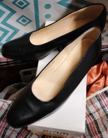 Chaussures à petits talons tout en cuir