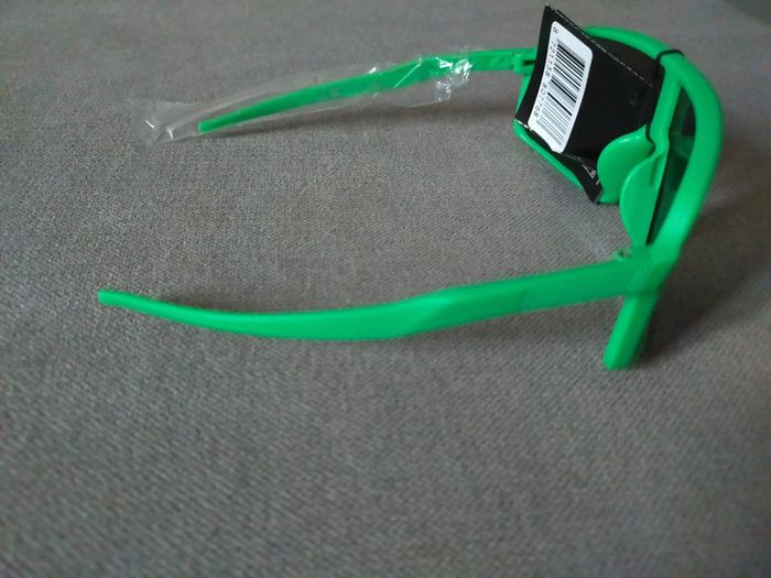 Lunettes de soleil enfant – Monture verte & verres effet miroir vert - photo numéro 3