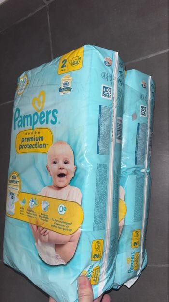 246 couches Pampers 