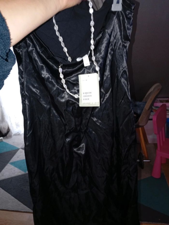 Superbe robe satin neuve t m - photo numéro 3
