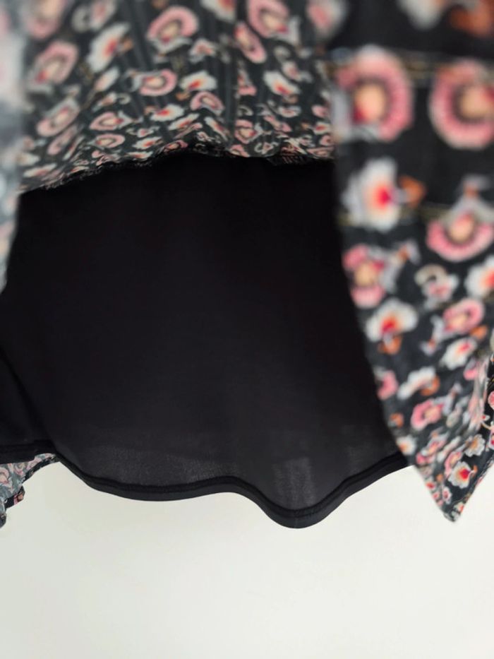 Jupe noir fleurie - photo numéro 3