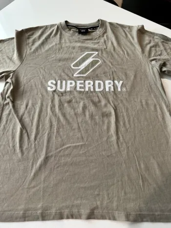 T-shirt gris kaki superdry