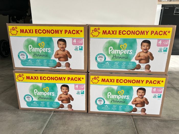 Lot de 4 carton pampers Harmonie taille 4, 9-14kg, 312 couches, jamais ouvert