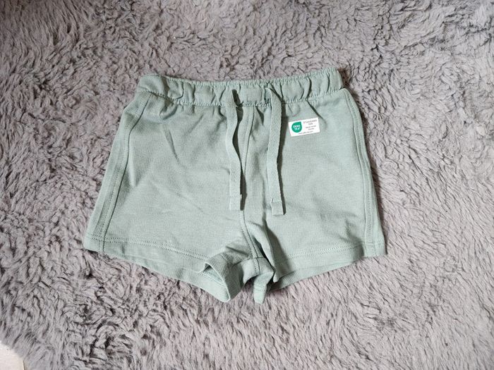 Short neuf 6 mois