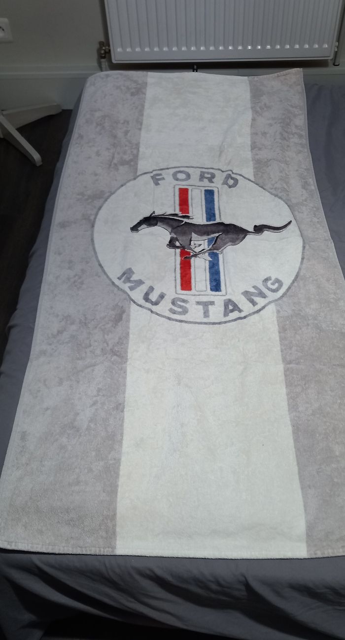 Serviette de plage Mustang