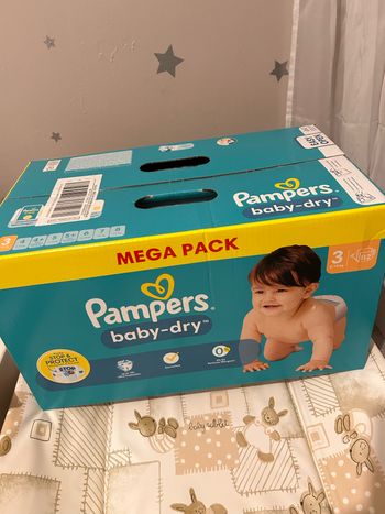Couches Pampers baby dry taille 3