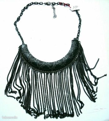 Collier - Ciselé et pampilles en métal noir Monture ciselée