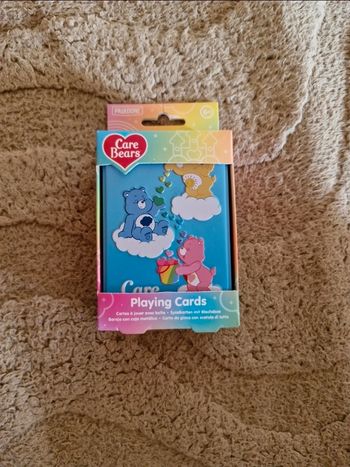 Jeu de cartes dans boites métallique neuf 
Bisounours care bears
