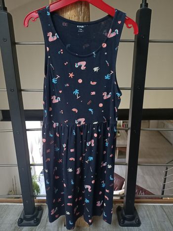 Robe bleu marine avec motif 