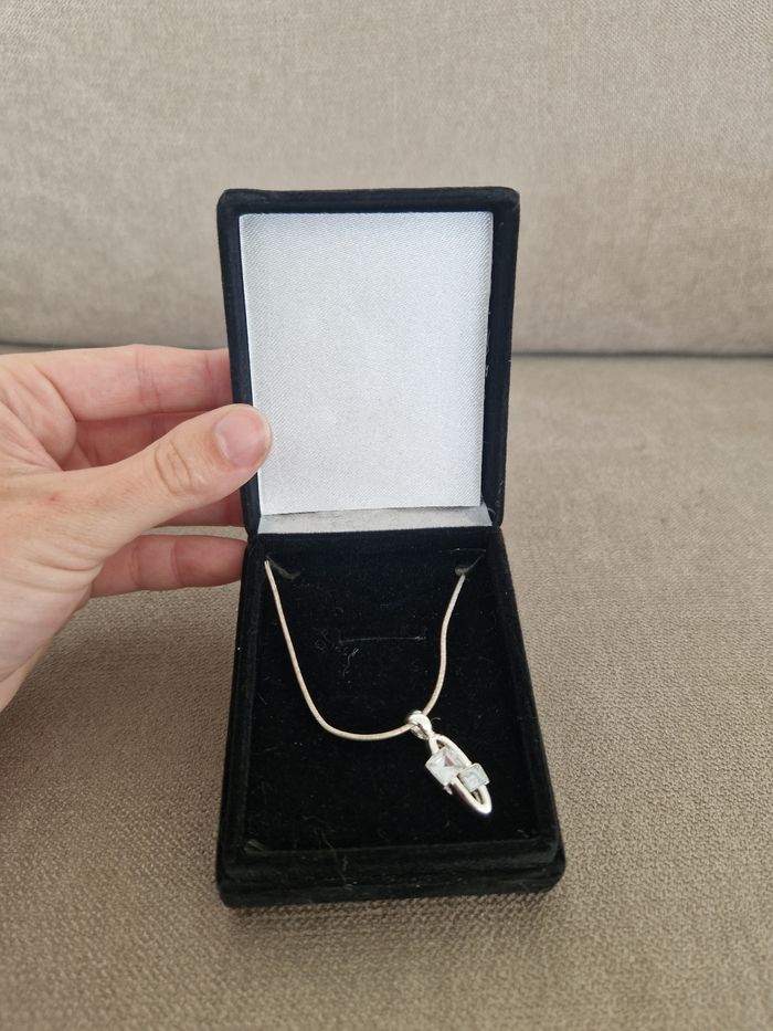 Collier argenté avec sa boîte - photo numéro 2