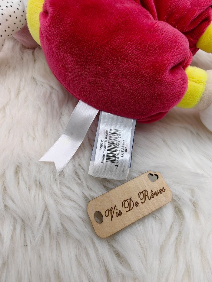 udou Pantin D'activités Brioche Baby Nat BN0735
Bonnet, col
Anneau de dentition en parfait état Pois sur le haut et le Dessous des pieds
Couleurs : rouge rosé blanc beige jaune noir violet mauve
Marque : Baby Nat', Ref BNO735 État: Comme Neuf
Vo - photo numéro 7