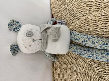 Doudou mouton blanc fleurs TOUTES A L'ECOLE