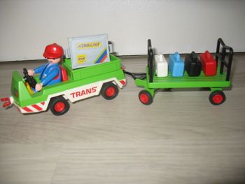 AGENT AVEC TRACTEUR A BAGAGES "PLAYMOBIL" - Réf.3212 - n°69