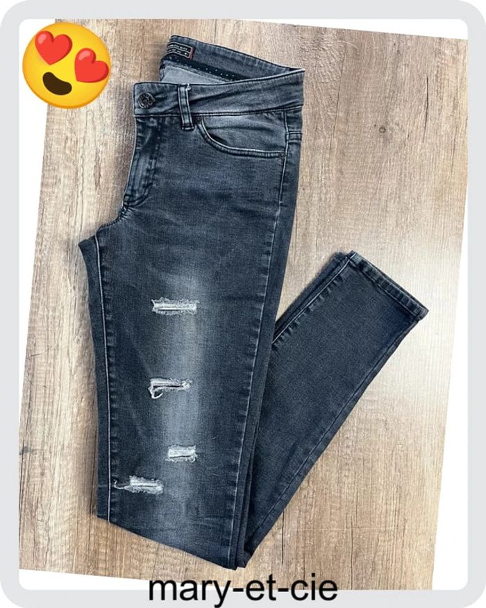 SOLDÉ - Jean troué, taille 26 IKKS