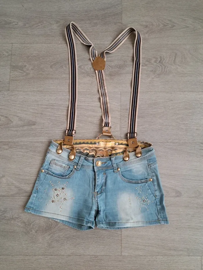 Mini short avec bretelle