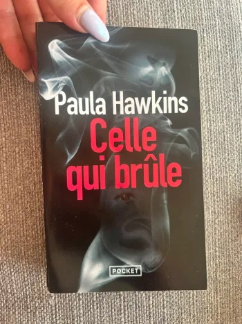 Celle qui brûle - Paula Hawkins