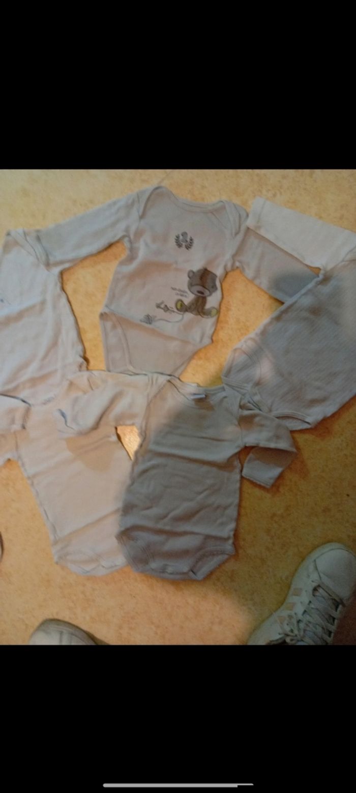 Lot de 7 body taille 6 mois - photo numéro 4