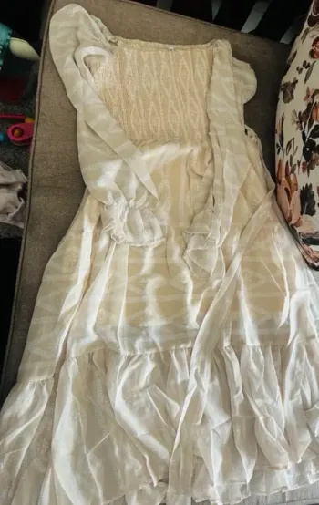 Robe couleur beige, taille L