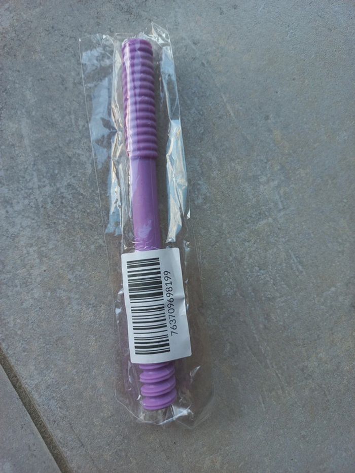 Bâtonnet de dentition neuf violet - photo numéro 2