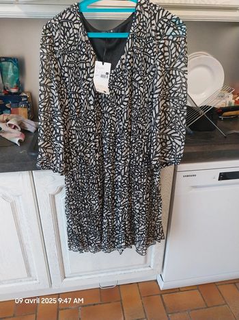 Robe évasée plissée col en V – taille 46 - Bréal
