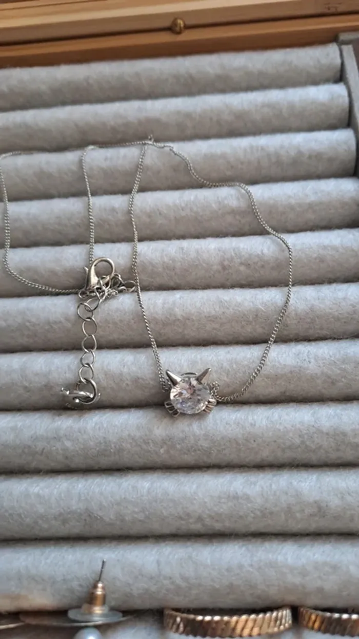 Collier fantaisie argent pendentif chat diamant