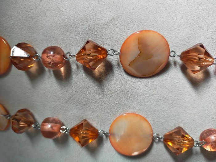 Collier perlé orangé nacré et perles imitation cristal – Tons chauds et élégance - photo numéro 4