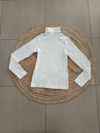 T-shirt manches longues à col fille Zara.