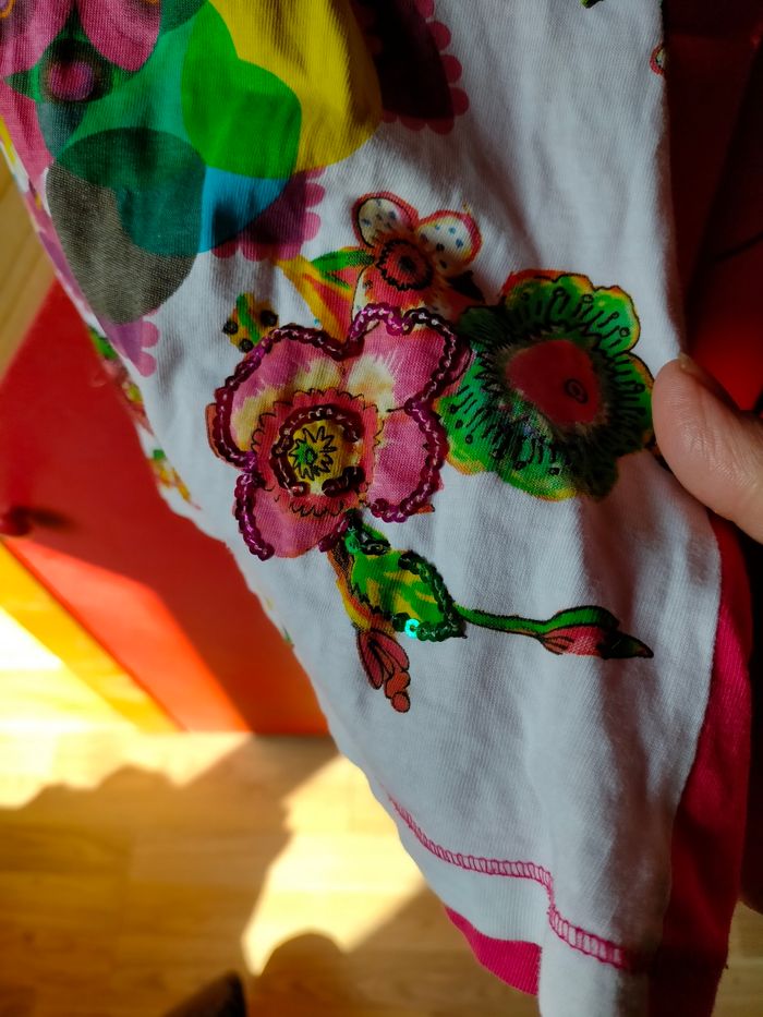 Joli top Desigual 8 ans - photo numéro 2