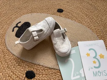 Chaussures babies toile blanc broderies anglaises Vertbaudet 23