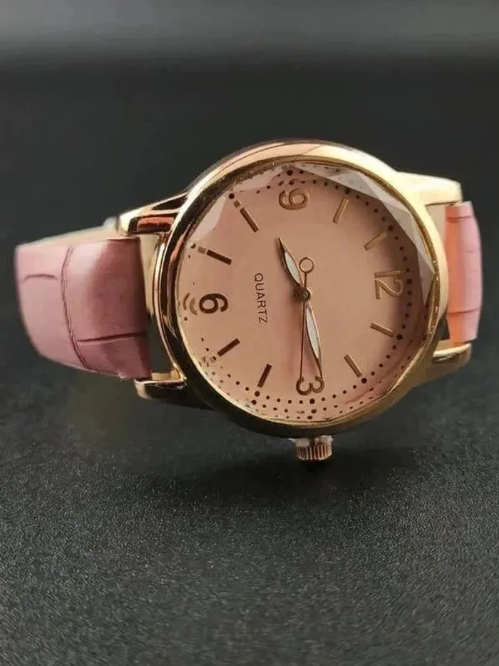 Montre rose bonbon, style classique - photo numéro 2