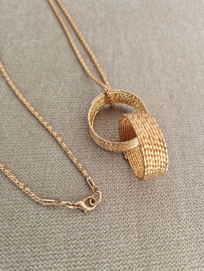 Collier long doré avec 2 anneaux liés - photo numéro 9