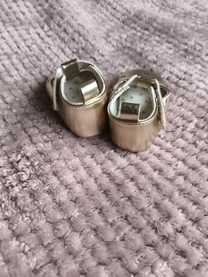 Paire de chaussures de taille 0-3 mois - photo numéro 4