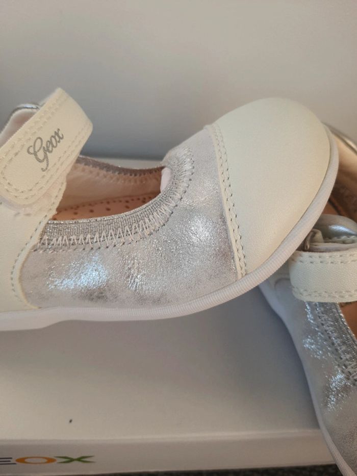 Ballerines babies en cuir Geox pointure 25 neuf avec étiquettes - photo numéro 2