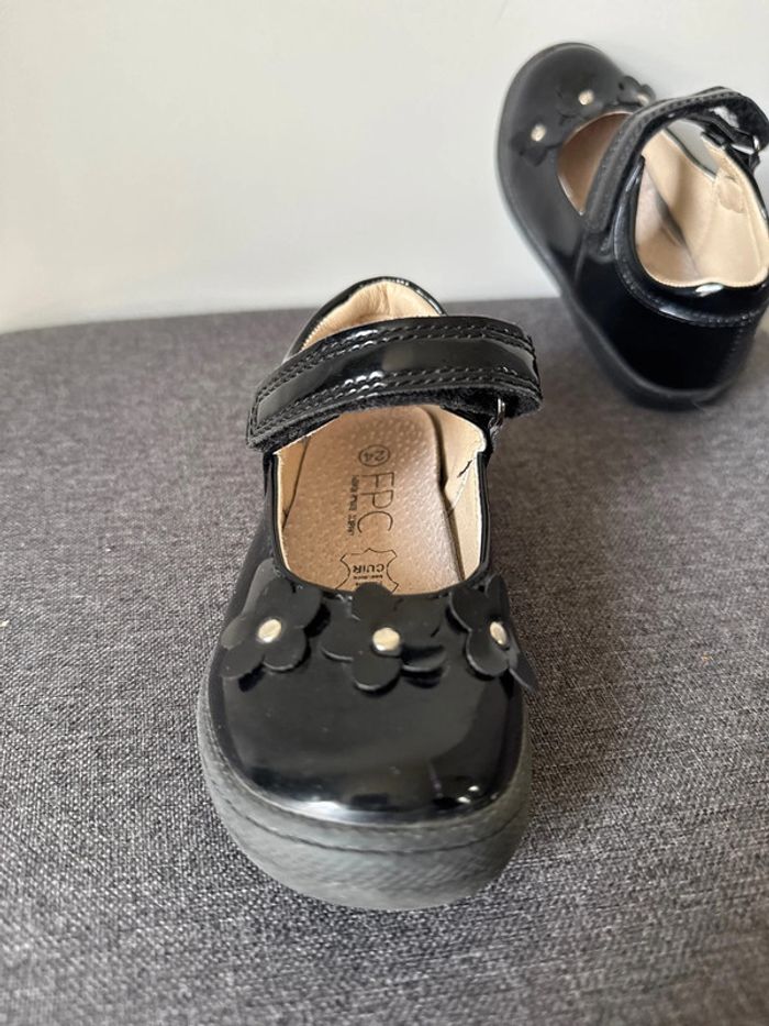 🥿Jolie chaussures à scratch tous les jours ou cérémonie fille en cuir - taille 24 - FPC- bon état - photo numéro 4