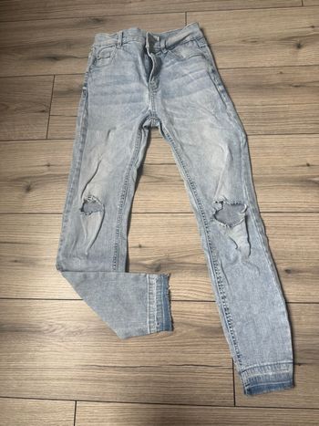 Jean troué taille 34