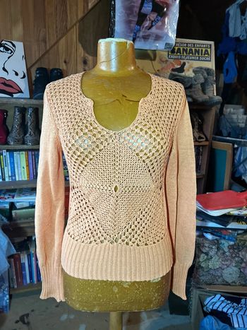 Pull orange crochet