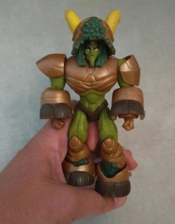 Grande figurine Gormiti Lucas le seigneur des forets