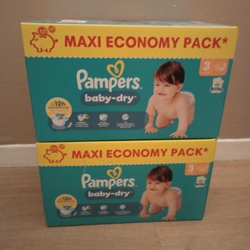 Lot Pampers baby dry taille 3(272 couches)
