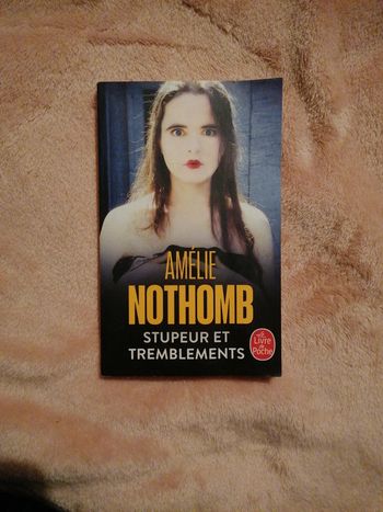 Livre de poche Amélie Nothomb stupeur et tremblement