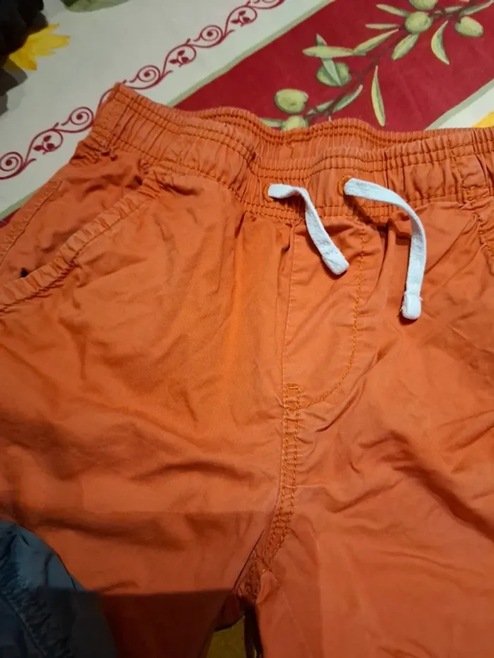 Magnifique lot de 2 short garçon 7ans - photo numéro 3