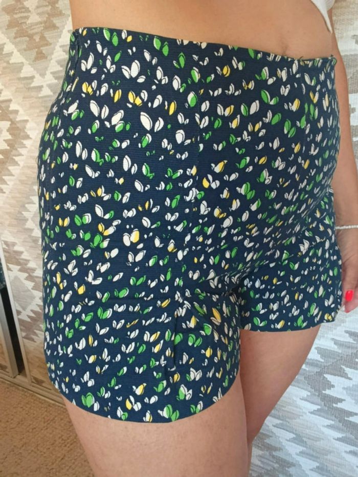 Short Zara M bleu marine motif blanc jaune vert taille haute - photo numéro 2