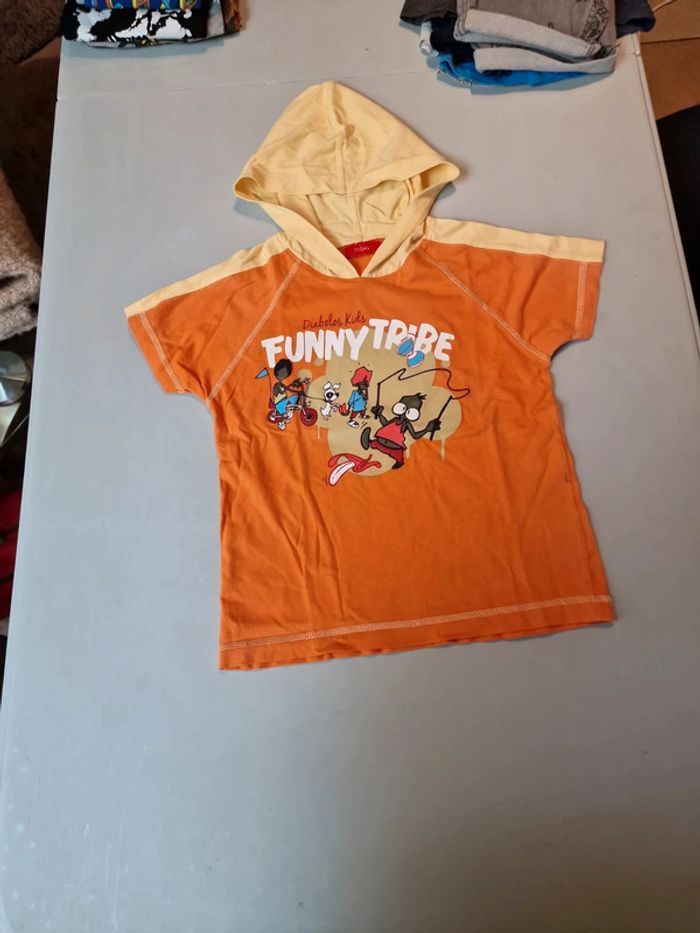 Tee-shirt à capuche