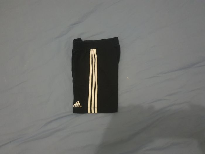 Short Adidas taille 2 ans - photo numéro 3