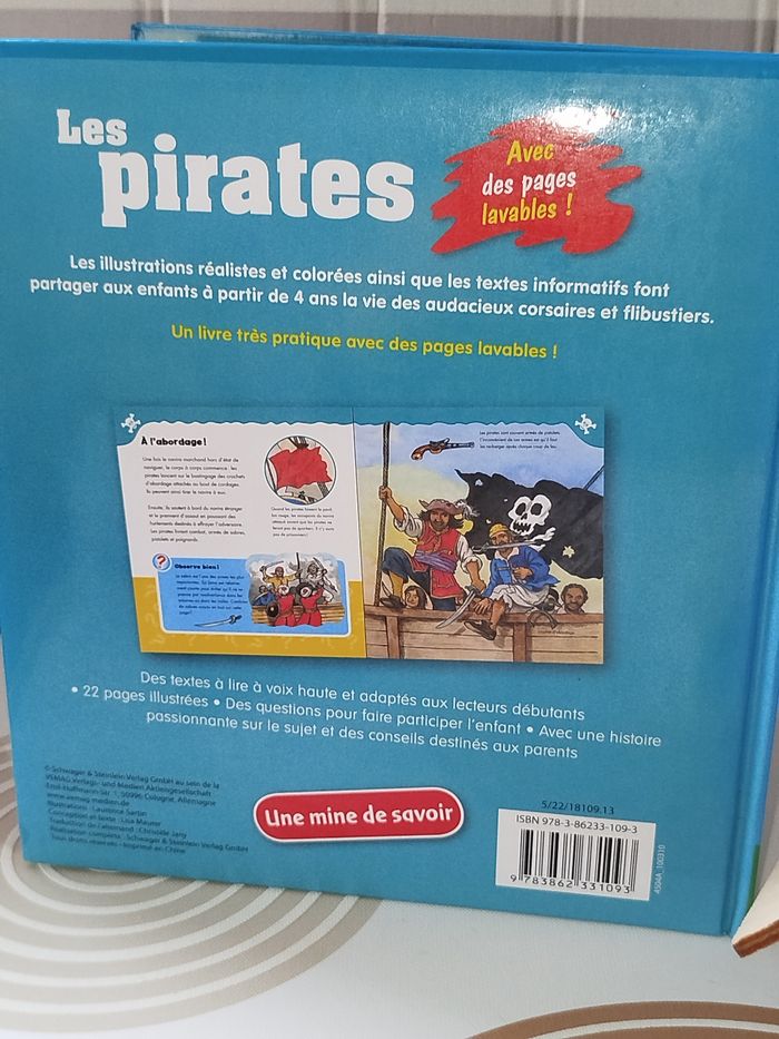 📚 Une mine de savoir Les pirates 📚Très bon état 

Une histoire passionnante sur les pirates 🏴‍☠️.

22 pages illustrées. - photo numéro 6