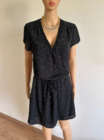 Robe noire et blanche à manches courtes LolaLiza taille française 44 jamais portée