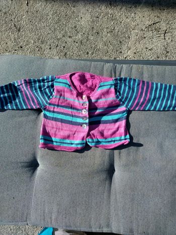 Petit gilet fille rayé bleu et rose 6 mois