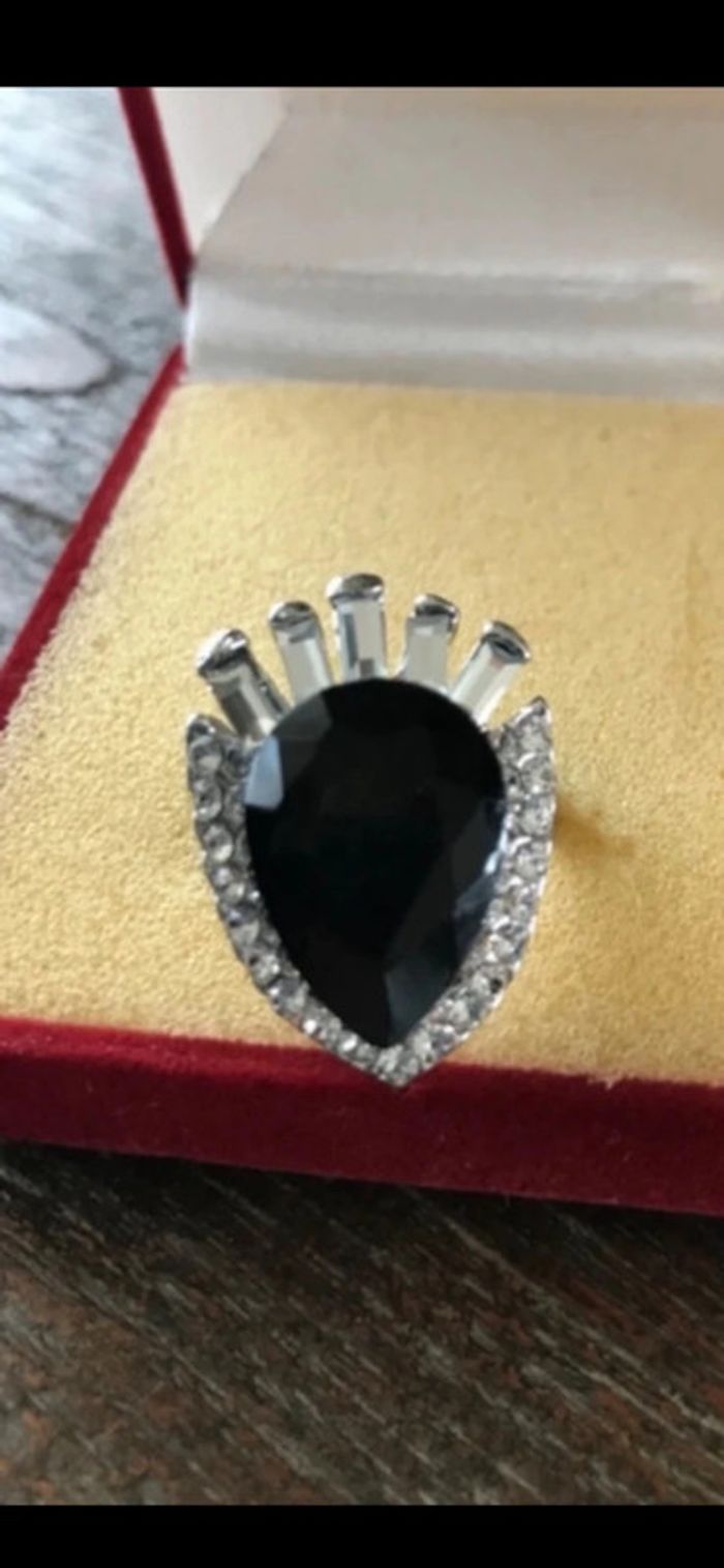 Magnifique bague réglage avec strass et pierres noires - photo numéro 4