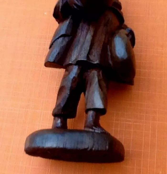 Sculpture Statuette bois sculpté Le voyageur - photo numéro 3