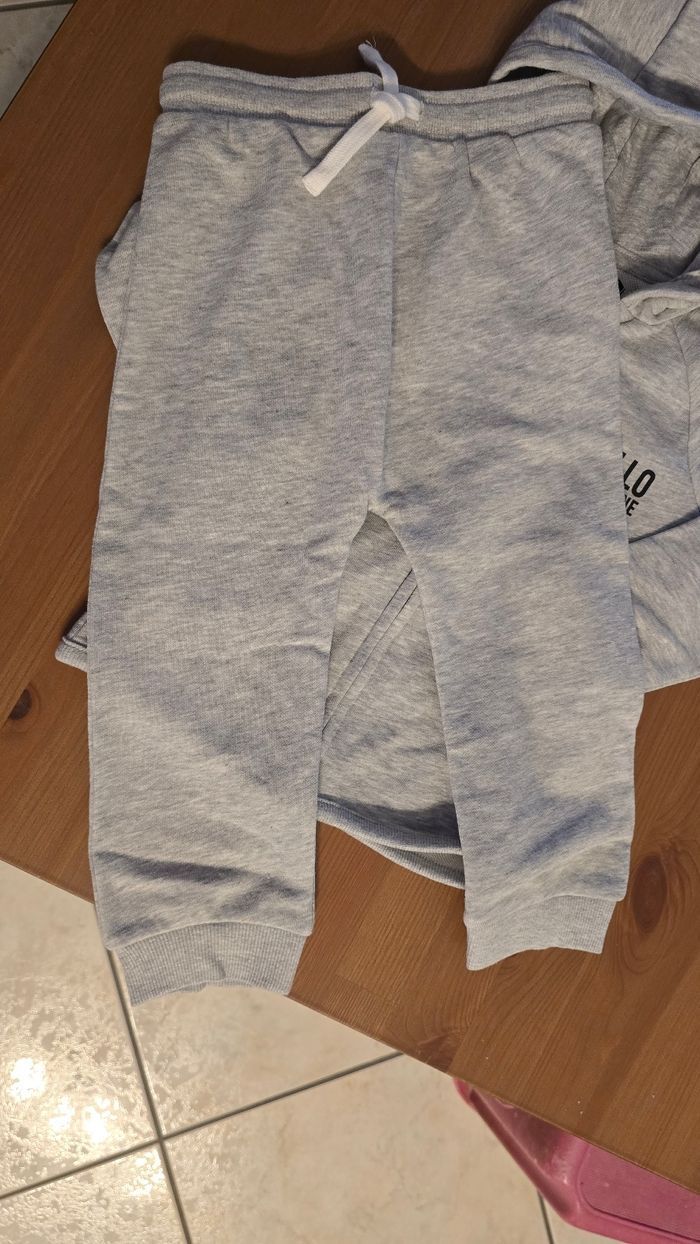 Neufs (non porté) 🏷😍🤩💙ensemble jogging 36mois  garçon 💙🤩😍 - photo numéro 4