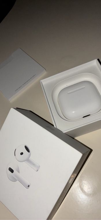 AirPods 4